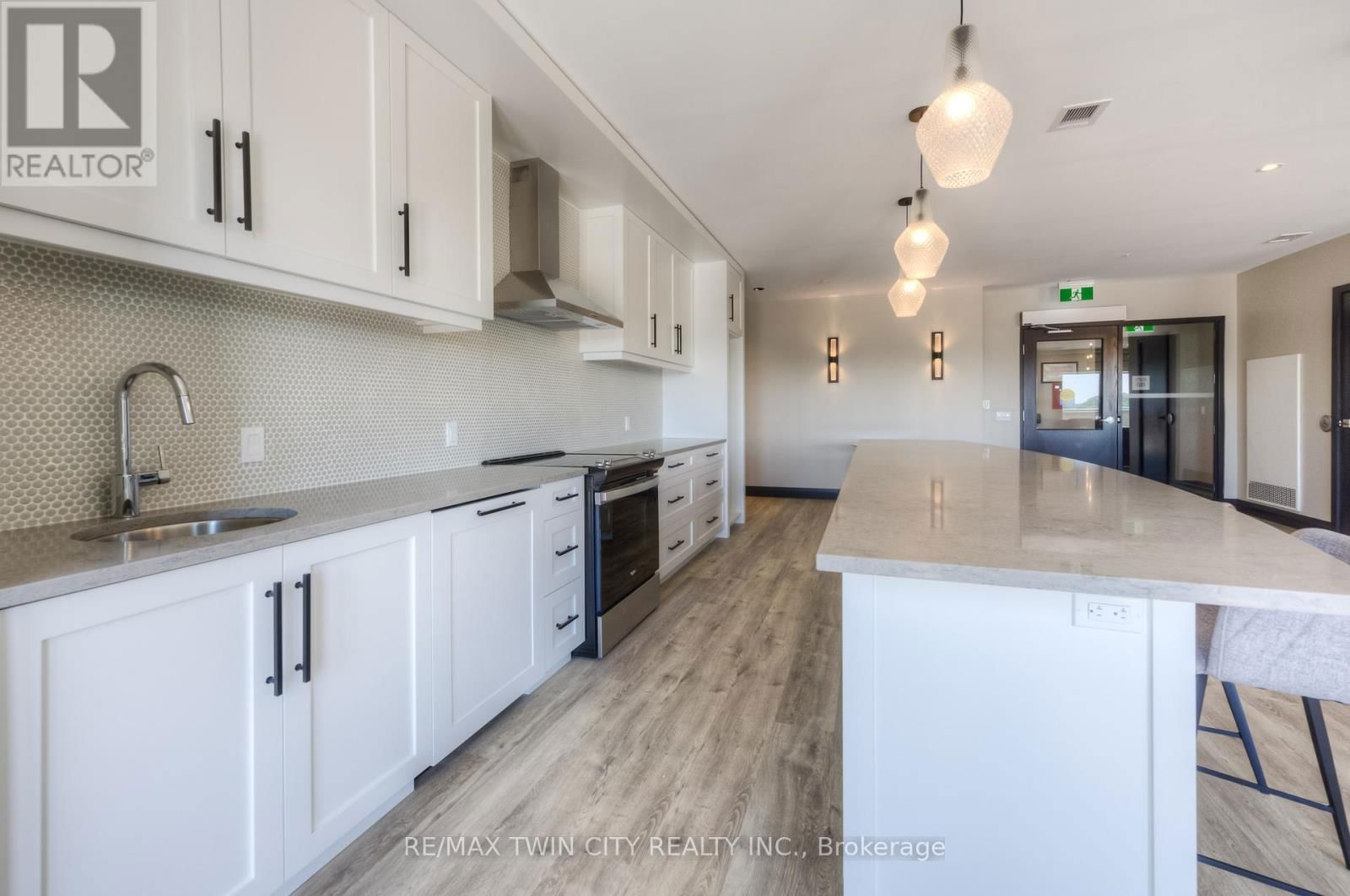 1413 - 50 GRAND AVENUE SOUTH Image 36