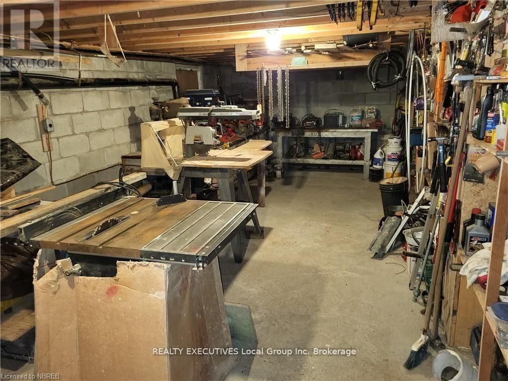 2 ISLAND 939 Image 10