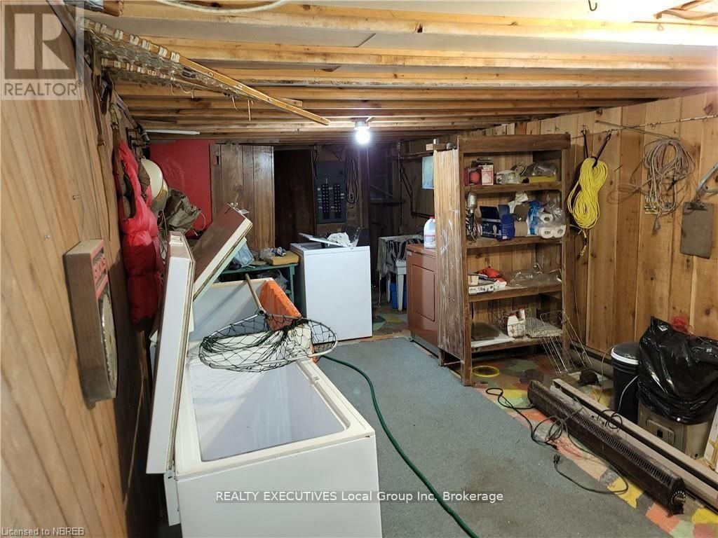 2 ISLAND 939 Image 11