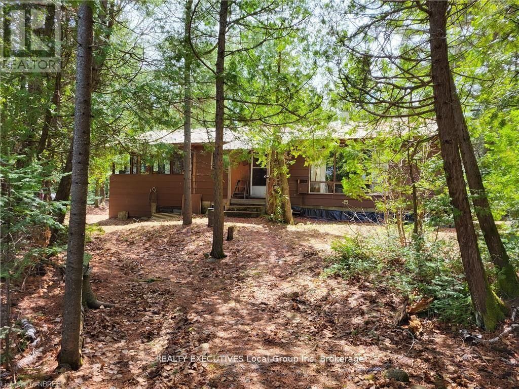 2 ISLAND 939 Image 3