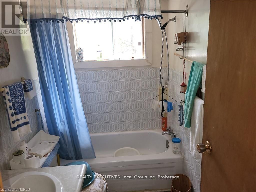 2 ISLAND 939 Image 7