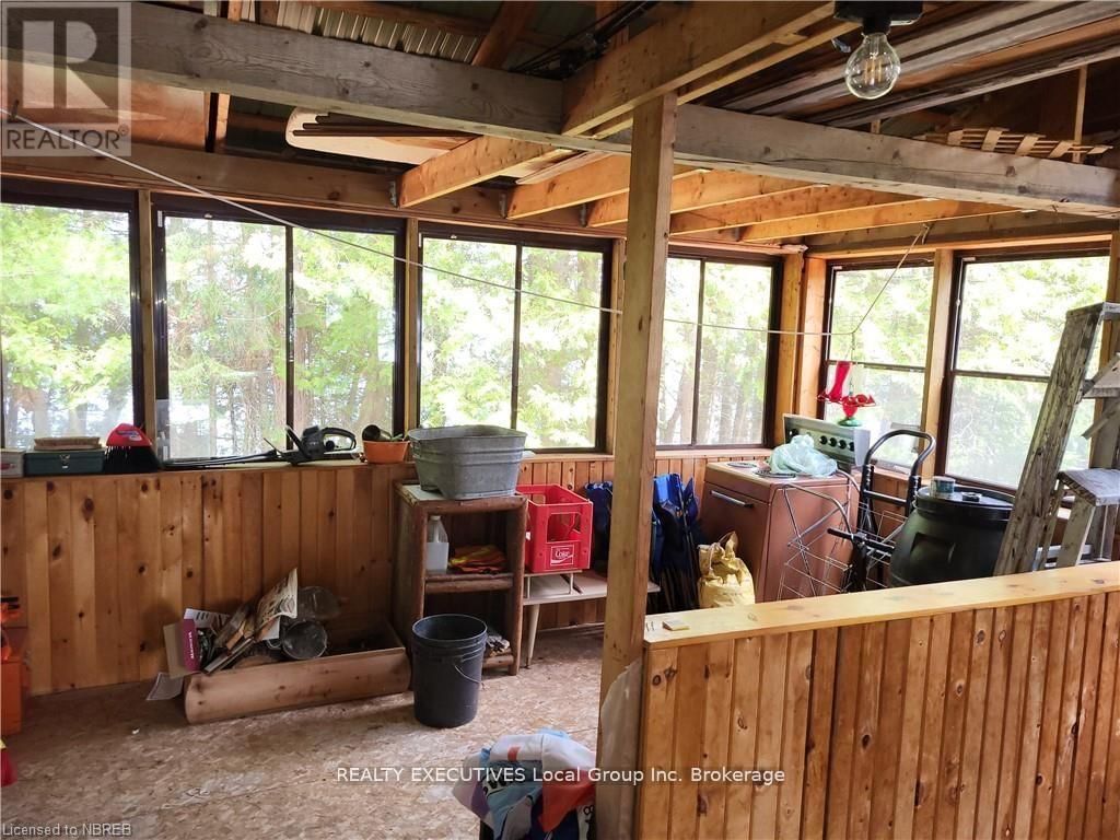 2 ISLAND 939 Image 9