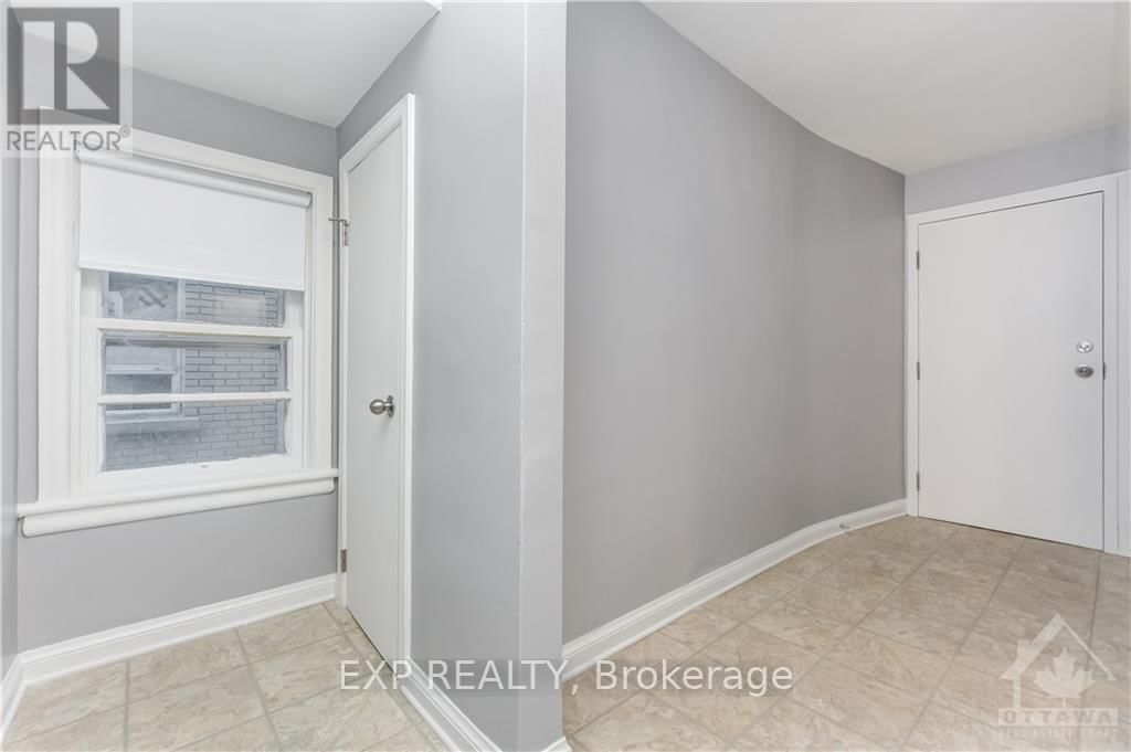 214 CARILLON STREET Image 19