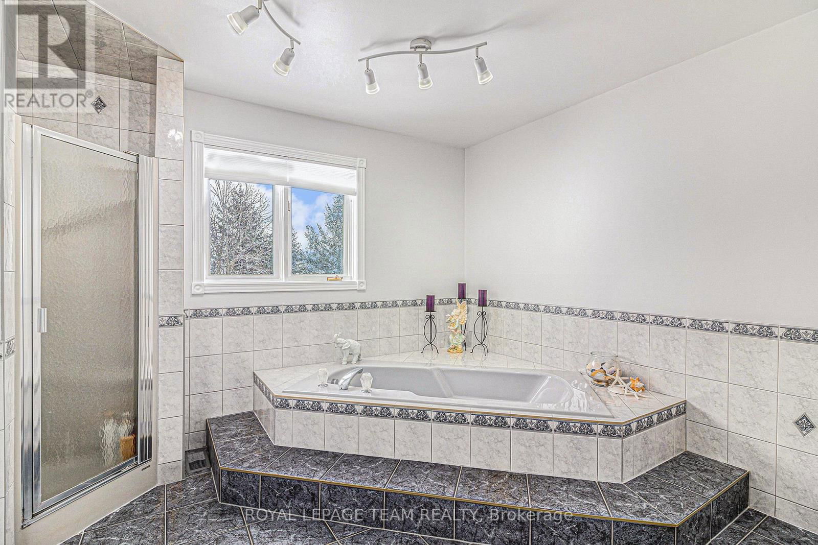 2525 FAWCETT ROAD Image 25