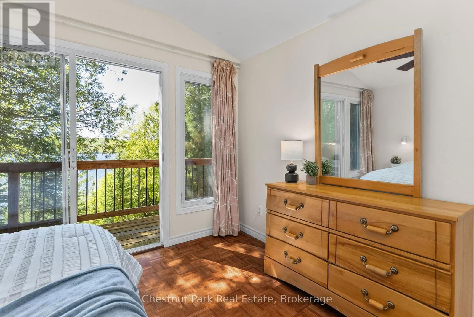 340 SKYLINE DRIVE Image 19