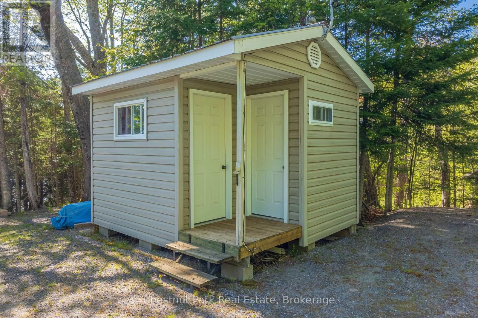 340 SKYLINE DRIVE Image 44