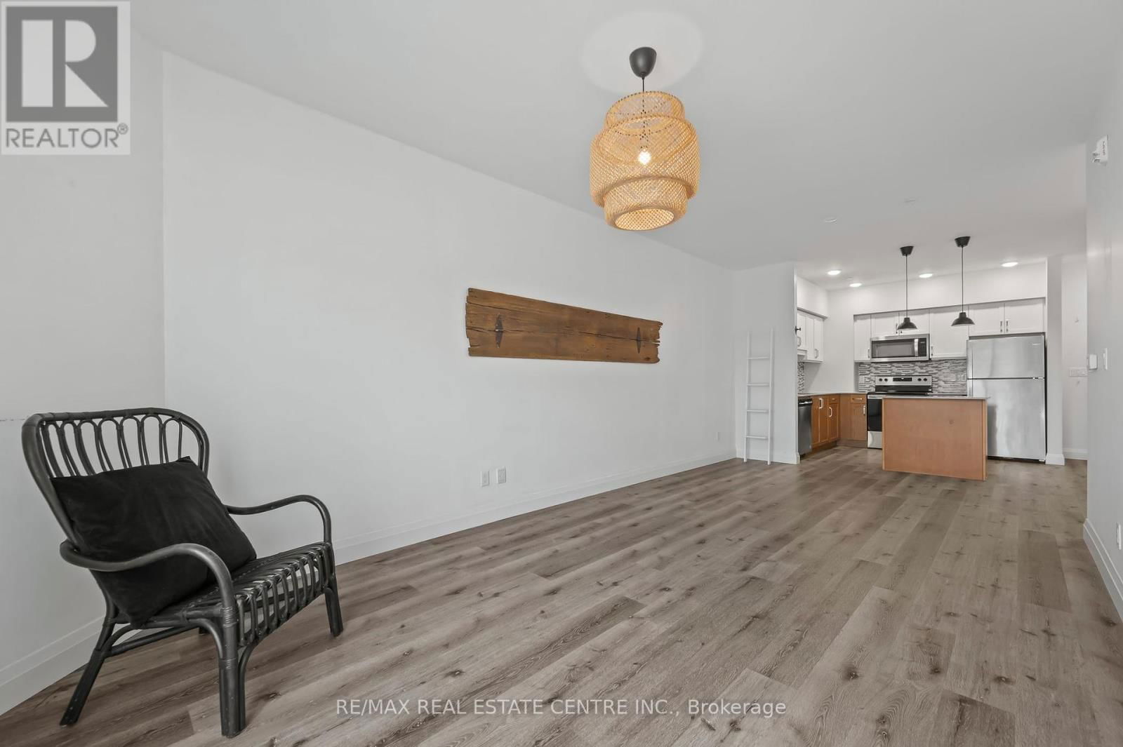 202 - 399 QUEEN STREET SOUTH Image 23