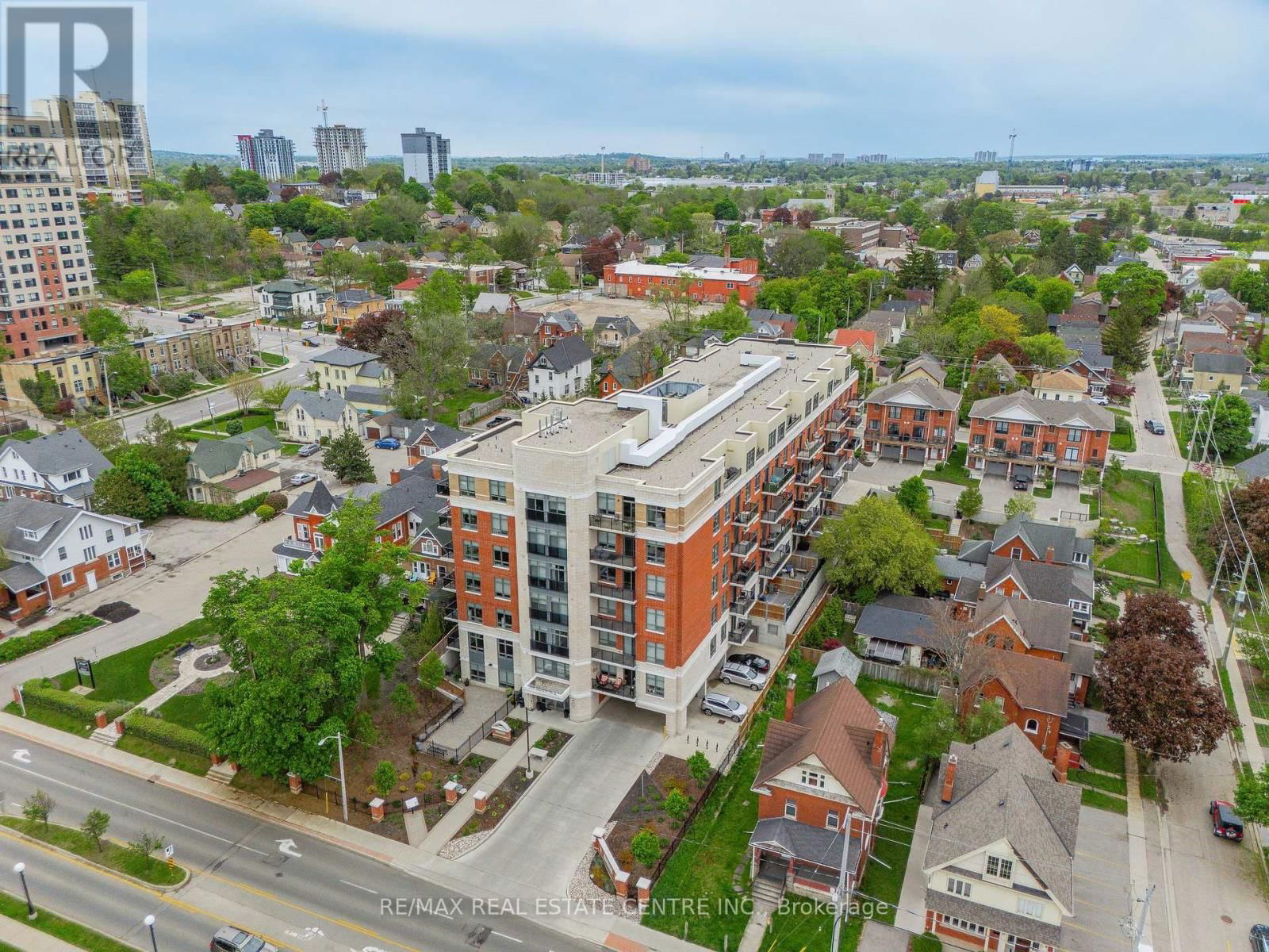 202 - 399 QUEEN STREET SOUTH Image 3