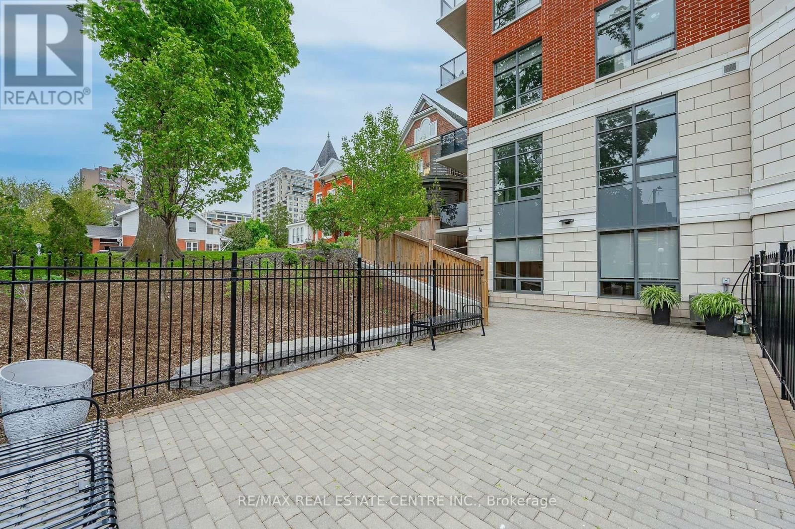 202 - 399 QUEEN STREET SOUTH Image 44