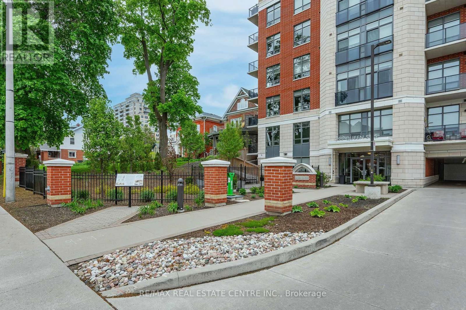 202 - 399 QUEEN STREET SOUTH Image 45