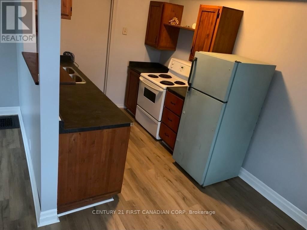 88 SANDERS STREET WEST Image 17