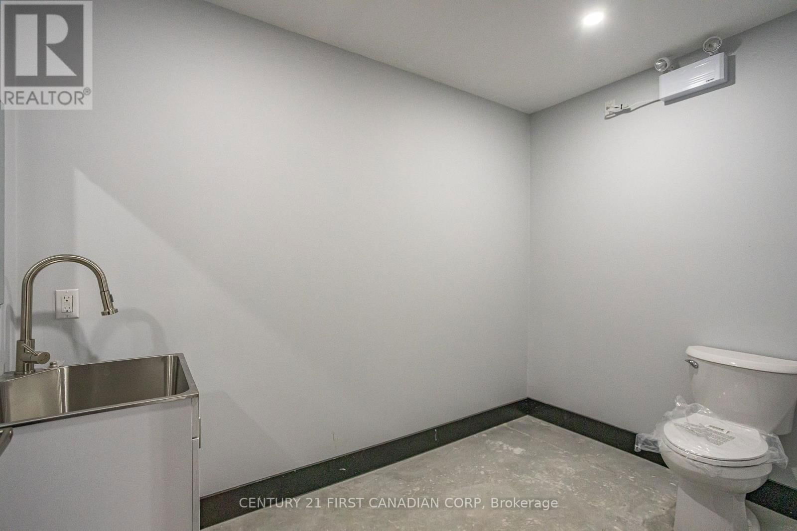 2 - 869 WRIGHT STREET Image 16