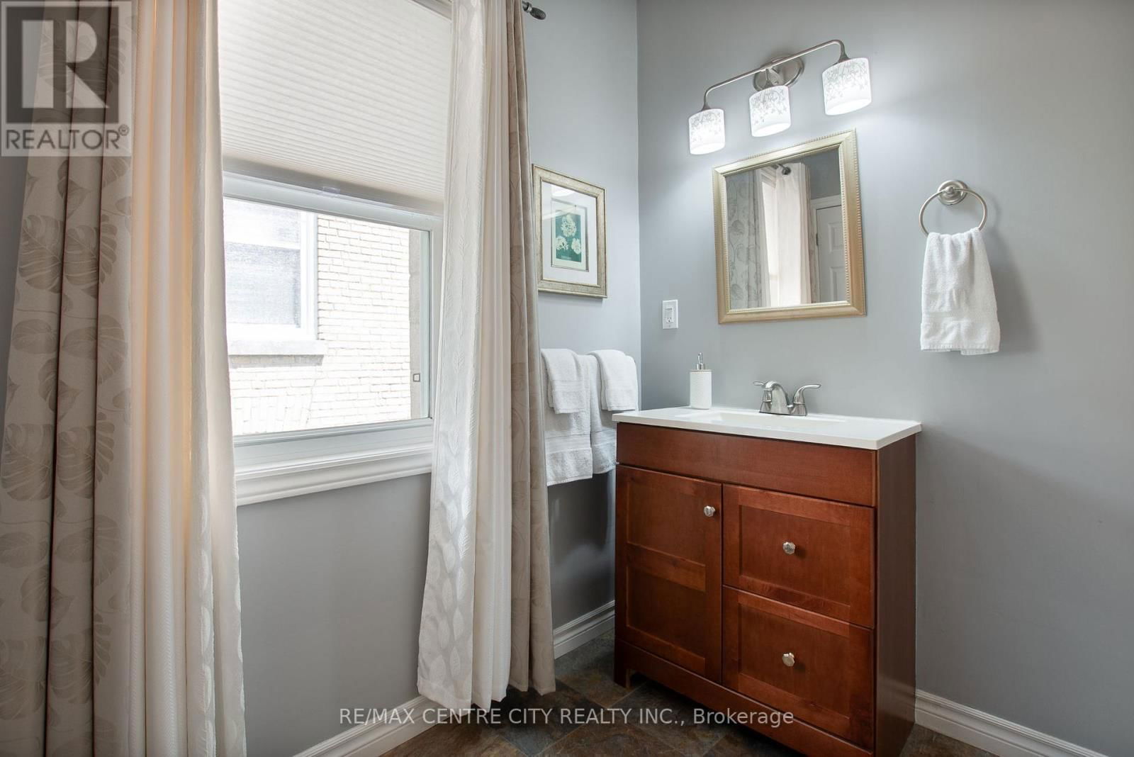 582 PALL MALL STREET Image 14