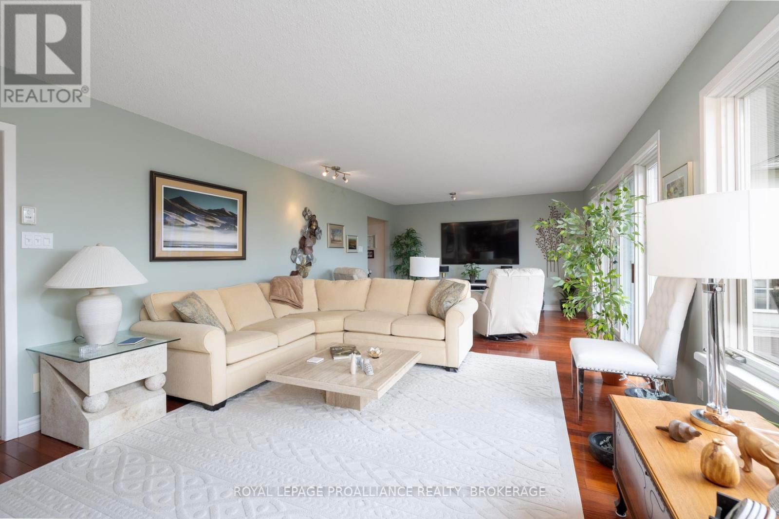 1682 SOUTH BOULEVARD Image 14
