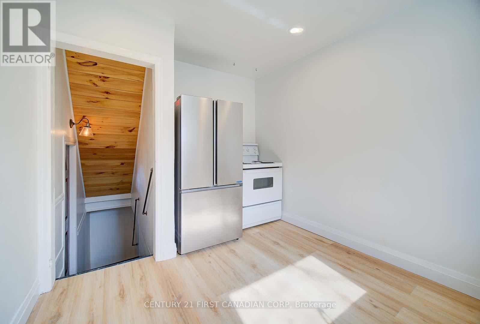 3 - 581 TALBOT STREET Image 10