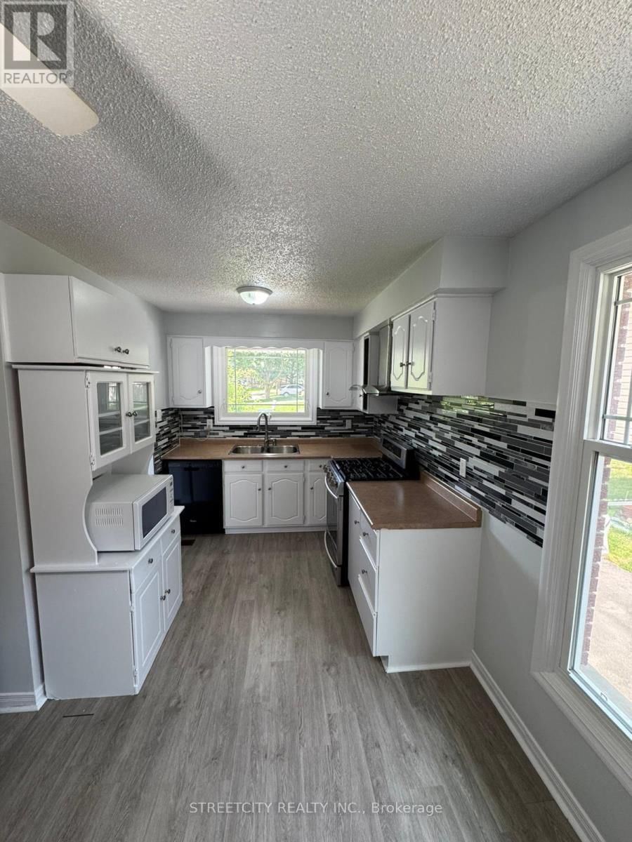 21 POPLAR CRESCENT Image 2