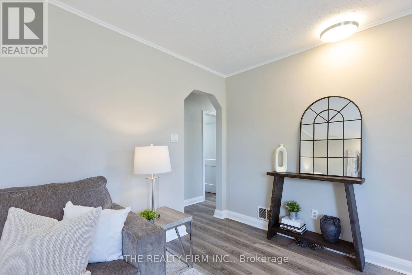 227 VANCOUVER STREET Image 12