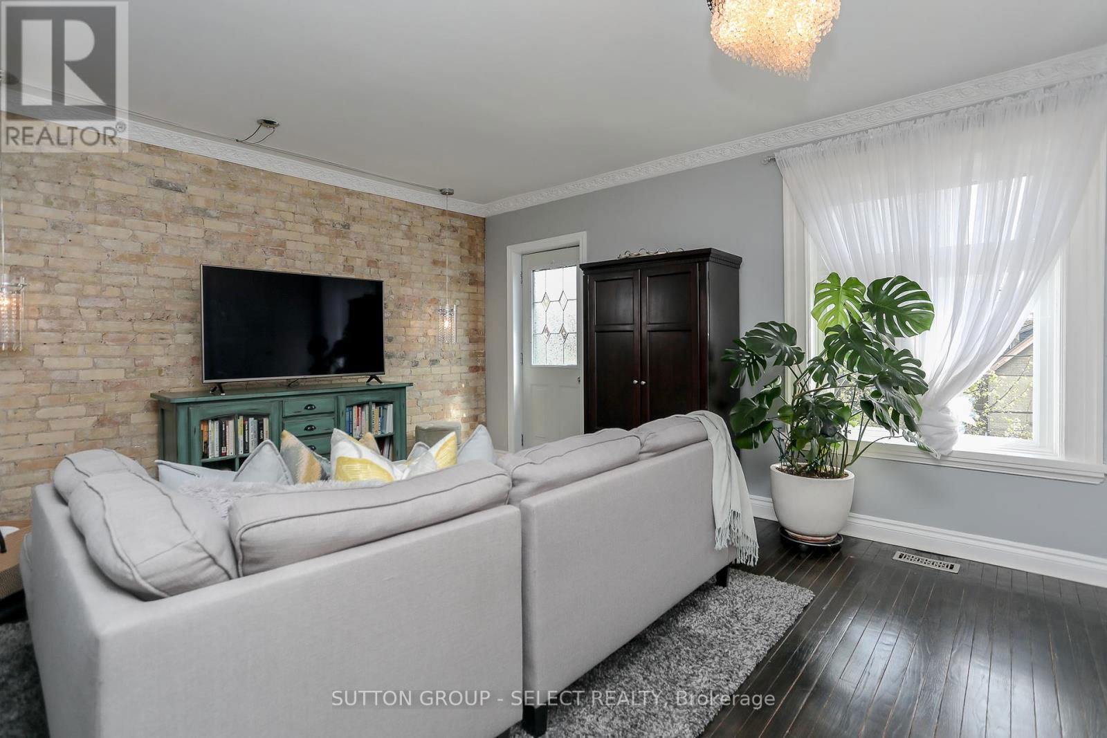 481 ENGLISH STREET Image 23