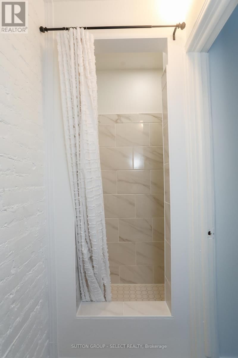 481 ENGLISH STREET Image 34