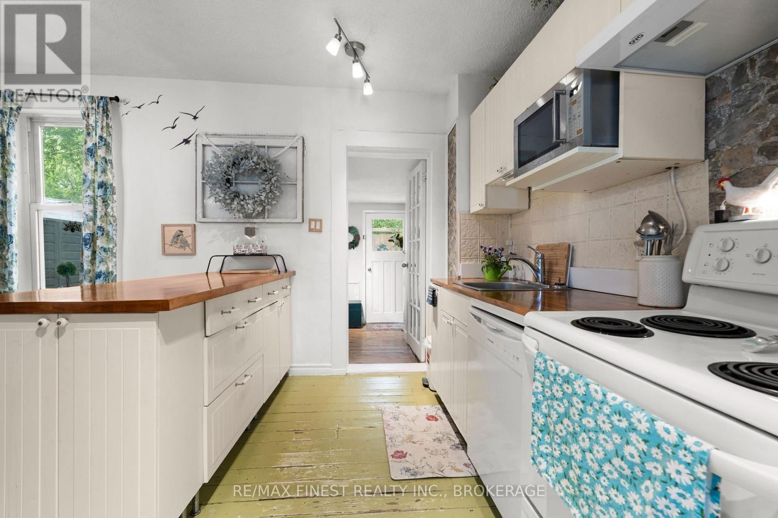 7 MARKLAND STREET Image 10