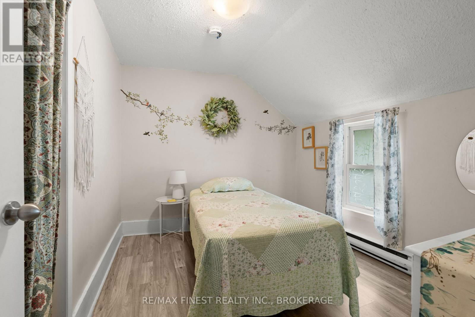 7 MARKLAND STREET Image 17