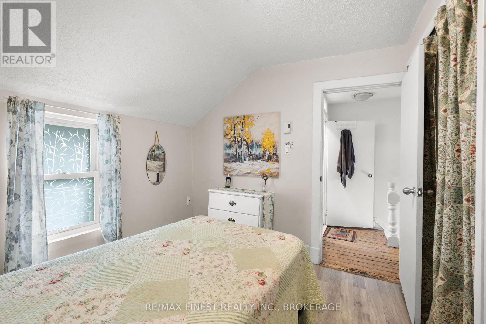 7 MARKLAND STREET Image 18