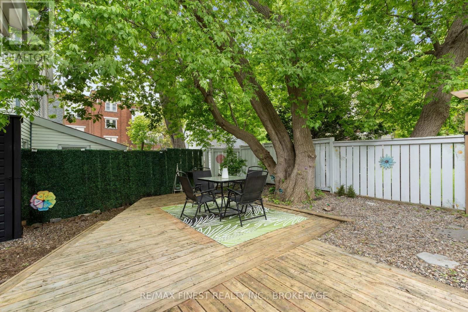 7 MARKLAND STREET Image 25