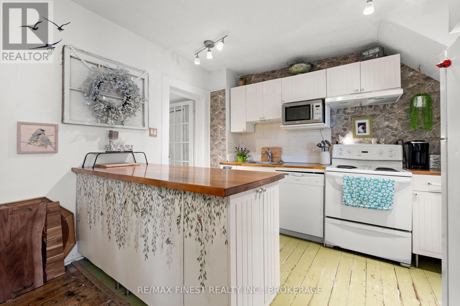 7 MARKLAND STREET Image 9