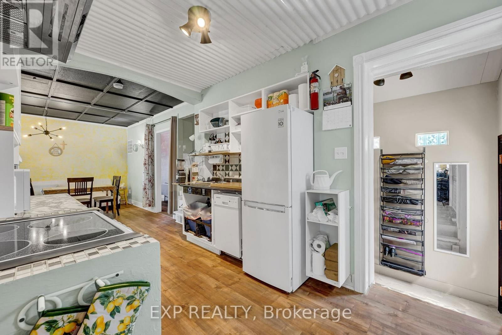 82 KEHL STREET Image 12