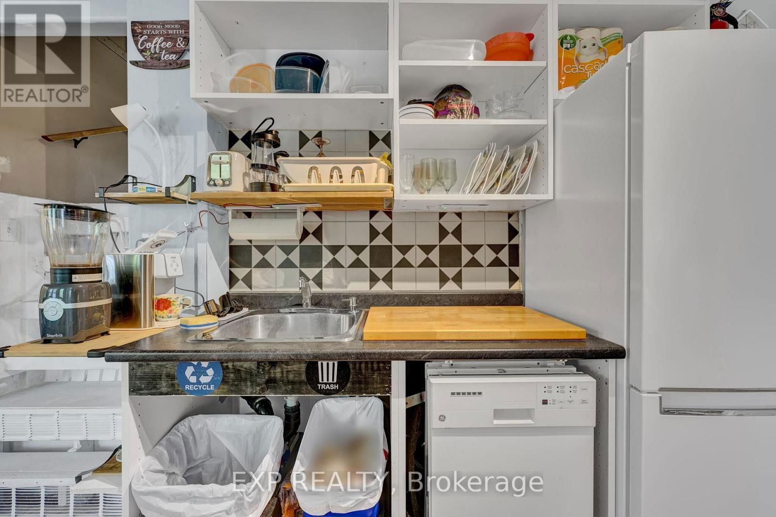 82 KEHL STREET Image 14