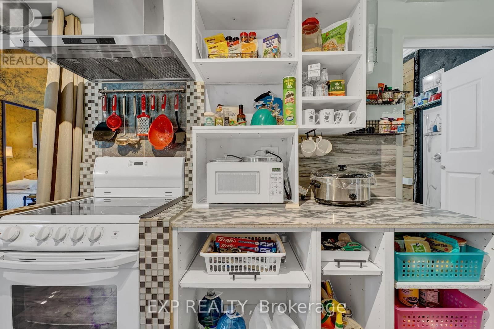 82 KEHL STREET Image 16