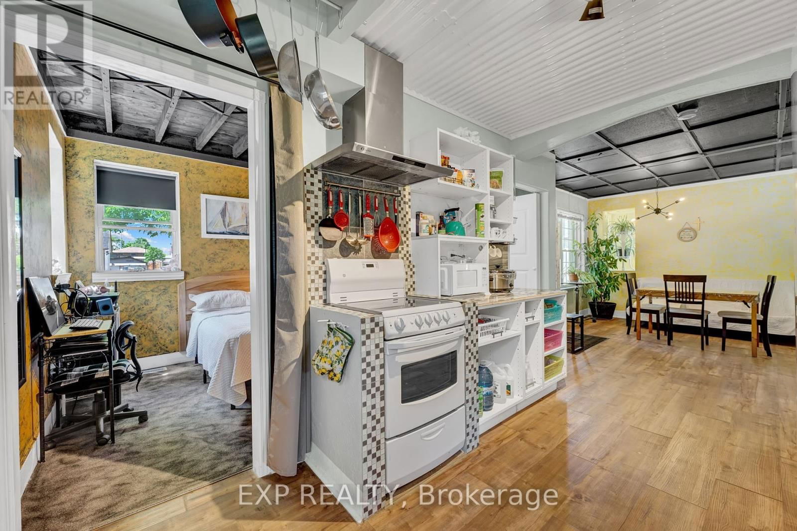 82 KEHL STREET Image 18