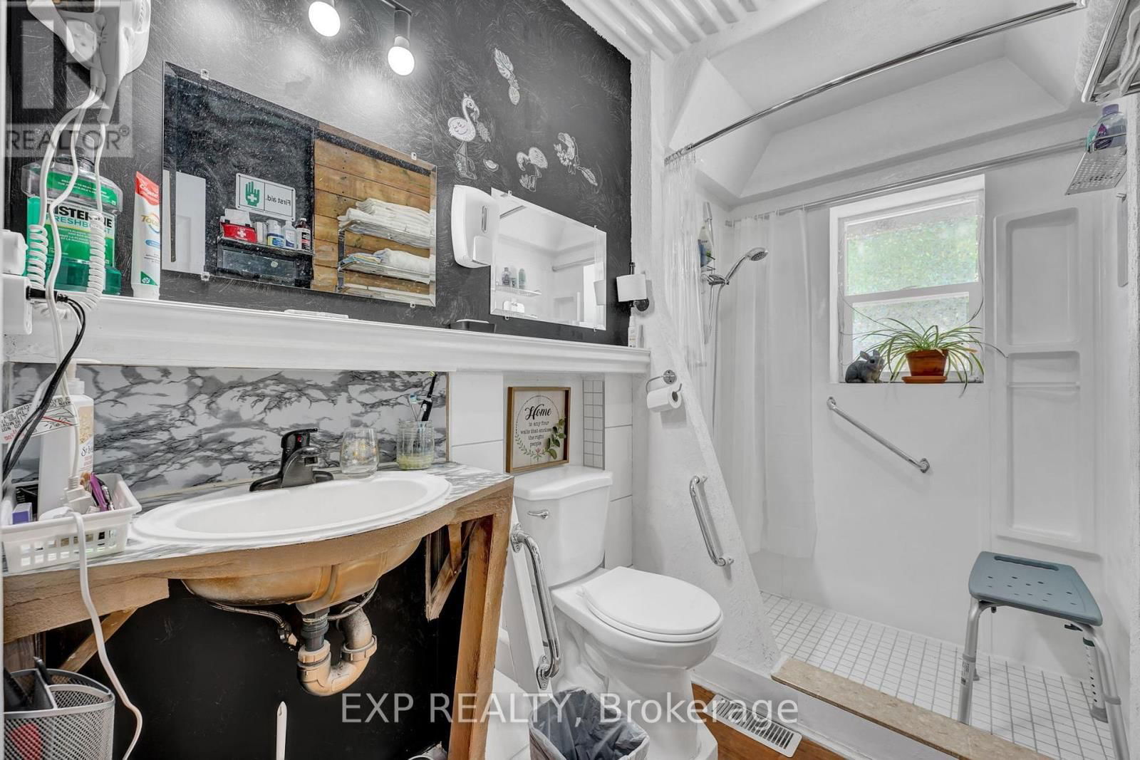 82 KEHL STREET Image 20