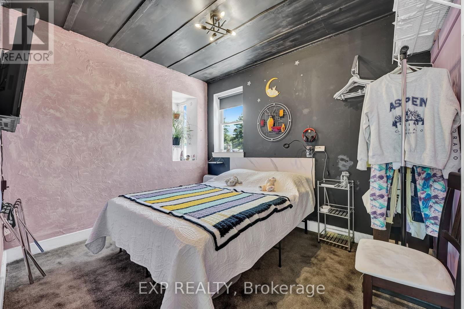 82 KEHL STREET Image 21