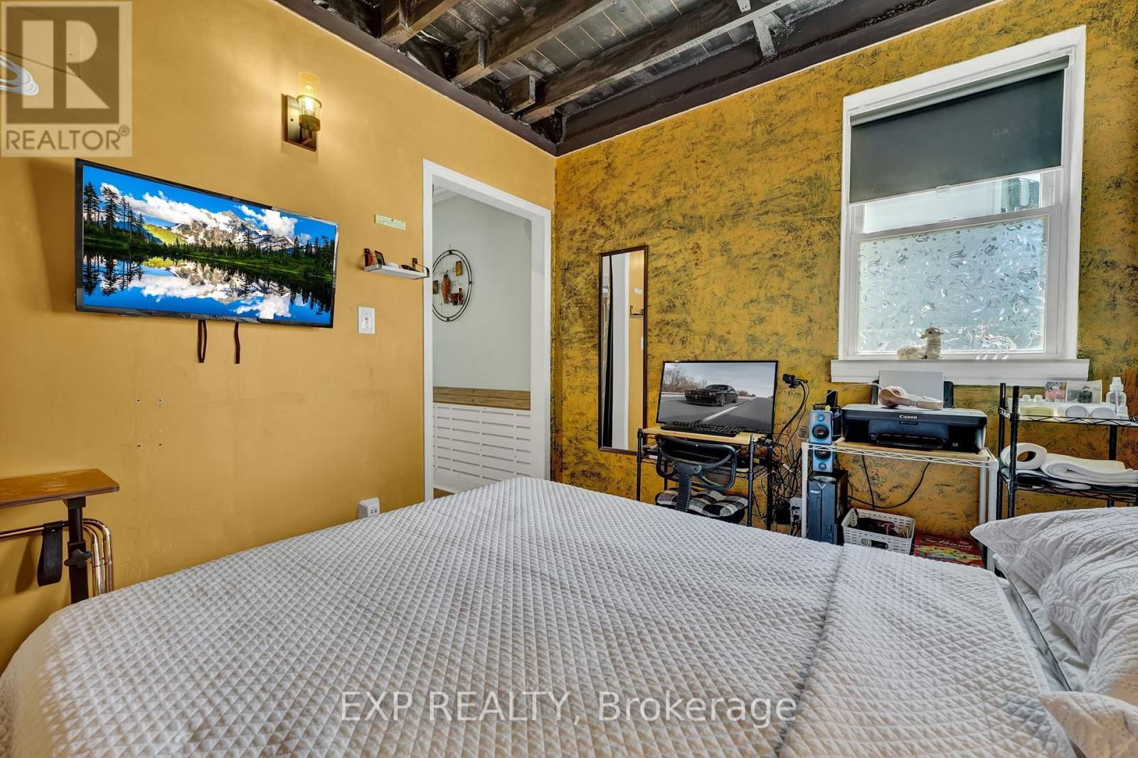 82 KEHL STREET Image 24