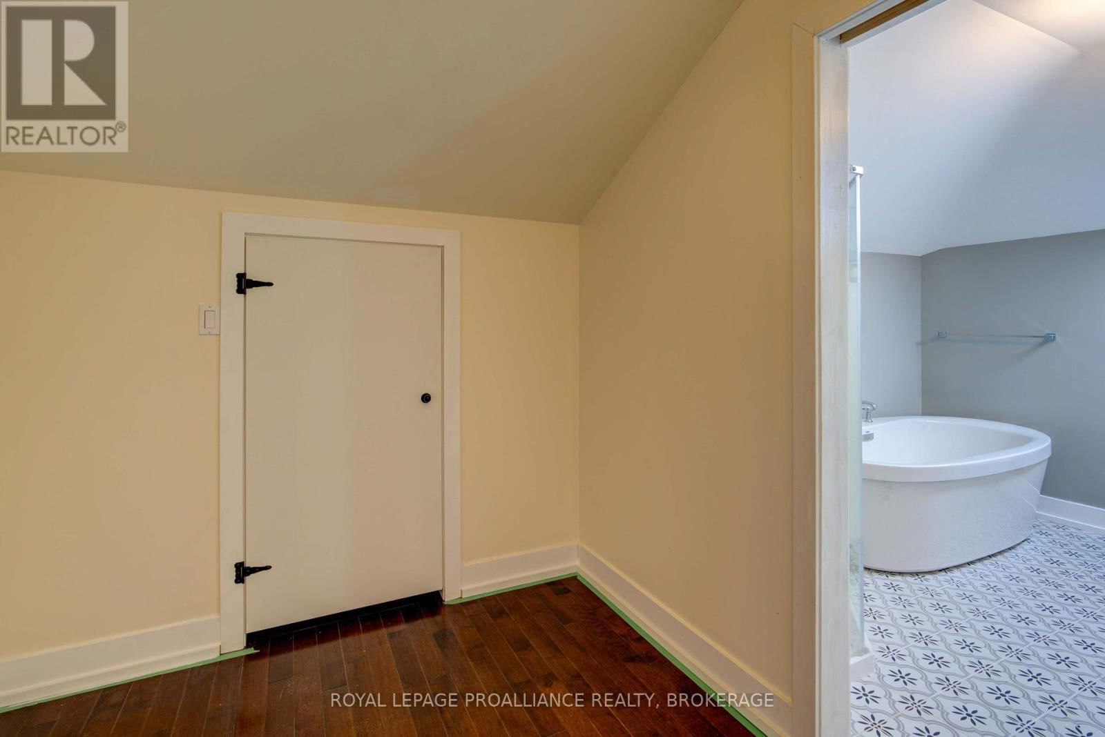 124 GRANITE HILLS Image 34