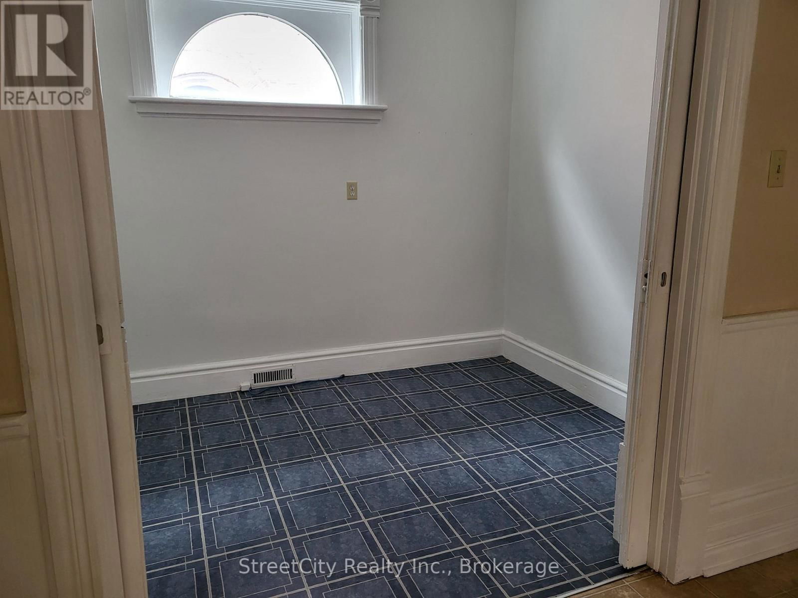 306 DOURO STREET Image 6