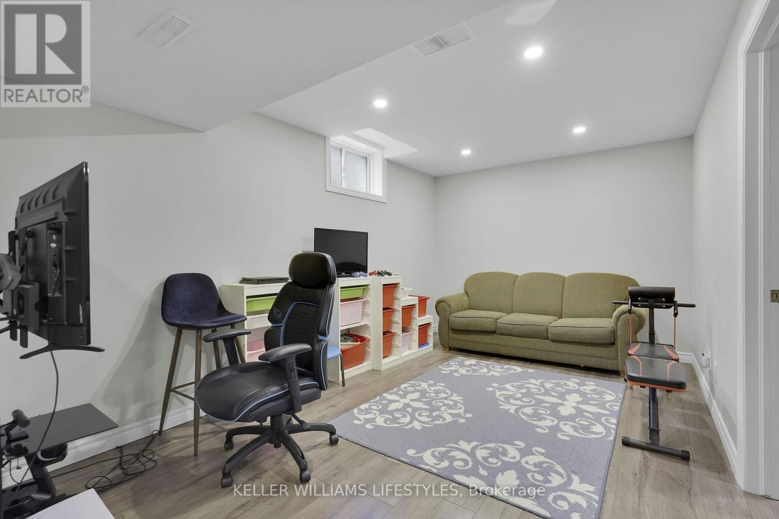 1226 DARNLEY BOULEVARD Image 33