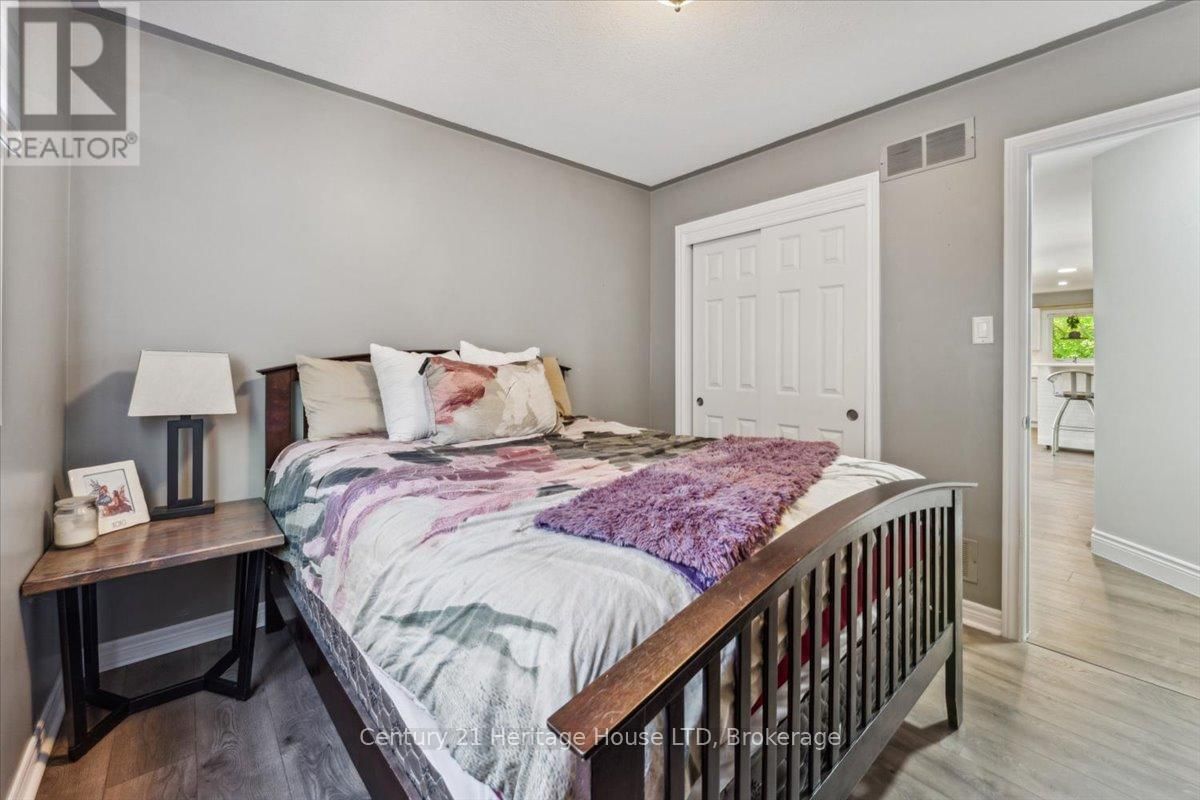 253 ST LAWRENCE DRIVE Image 12