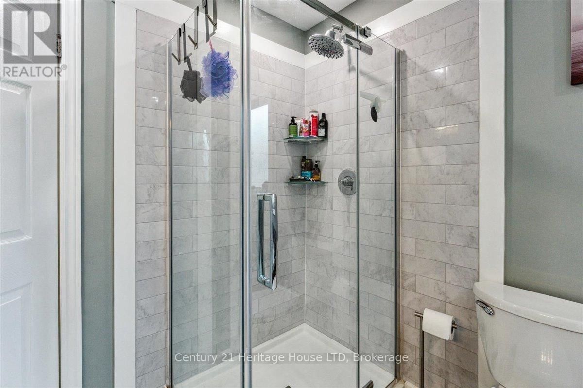 253 ST LAWRENCE DRIVE Image 15