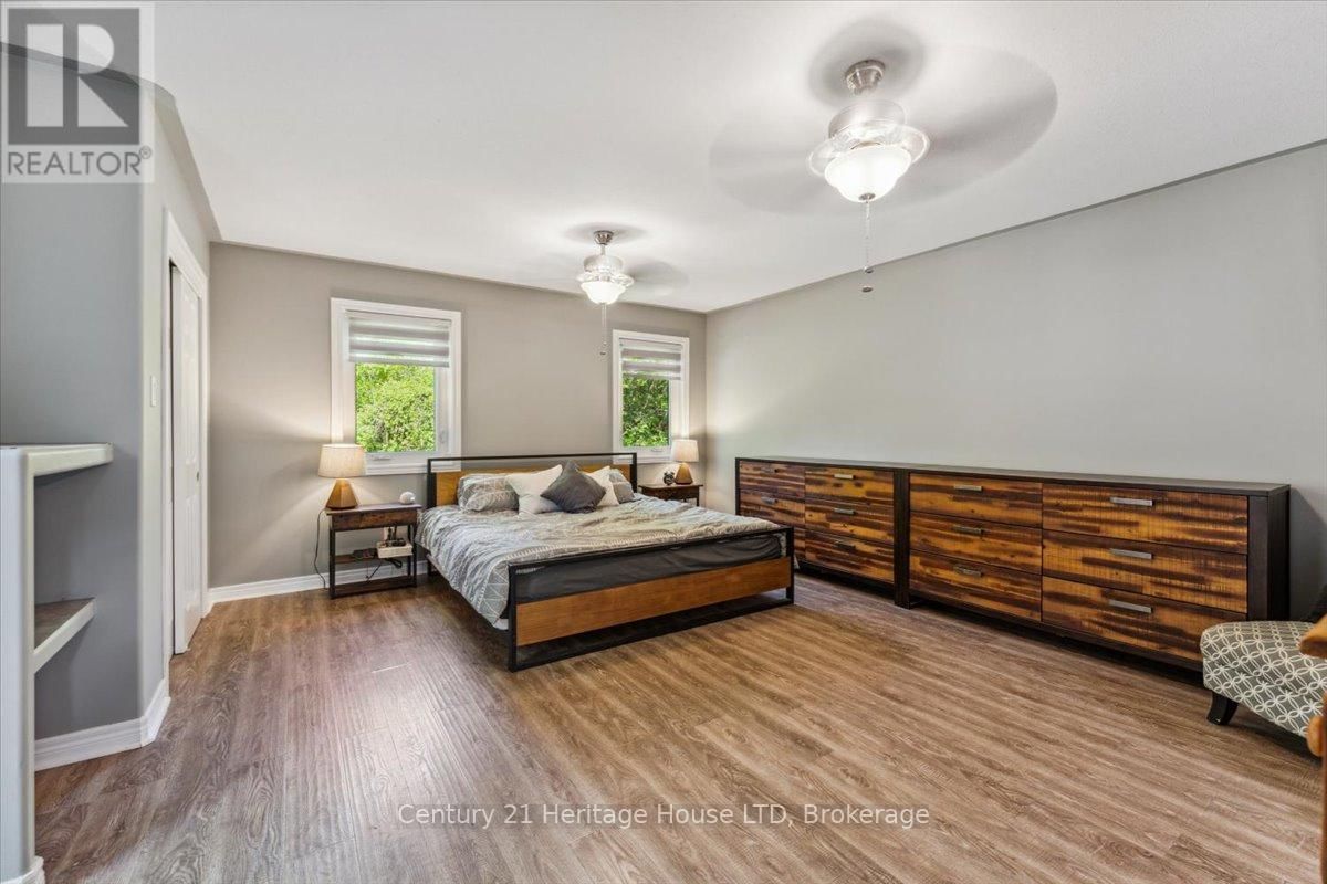 253 ST LAWRENCE DRIVE Image 17