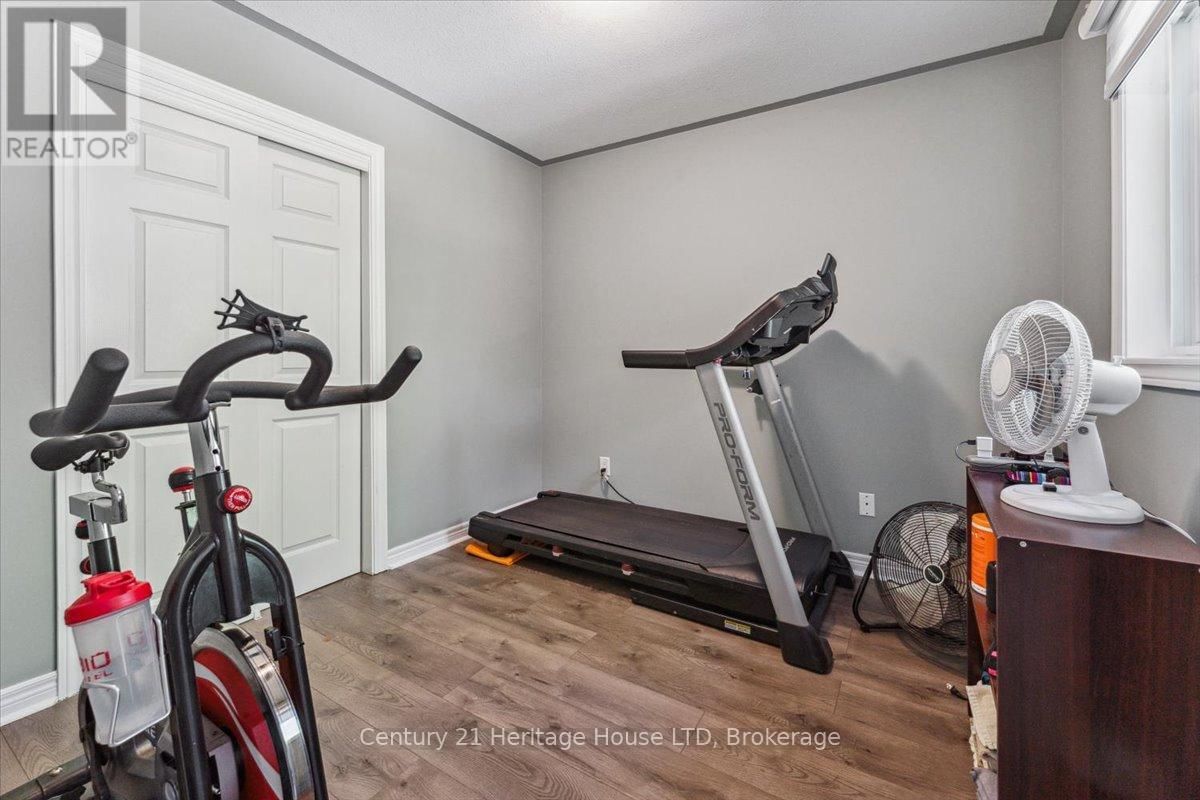 253 ST LAWRENCE DRIVE Image 19