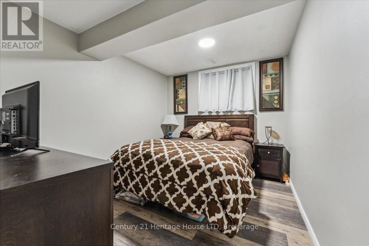 253 ST LAWRENCE DRIVE Image 24
