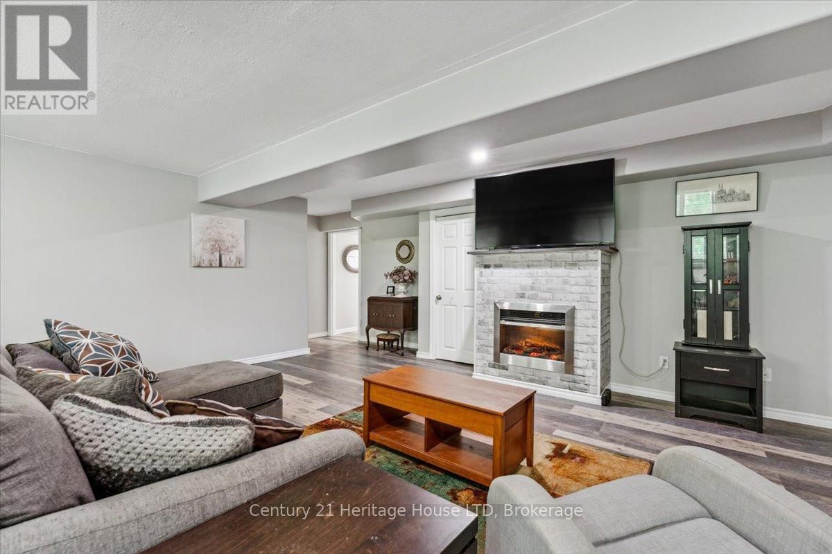 253 ST LAWRENCE DRIVE Image 25