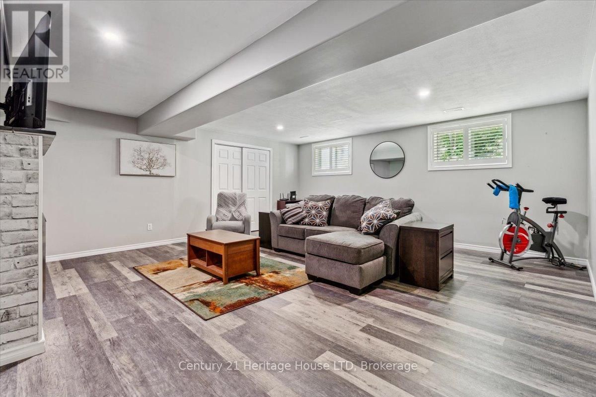 253 ST LAWRENCE DRIVE Image 26