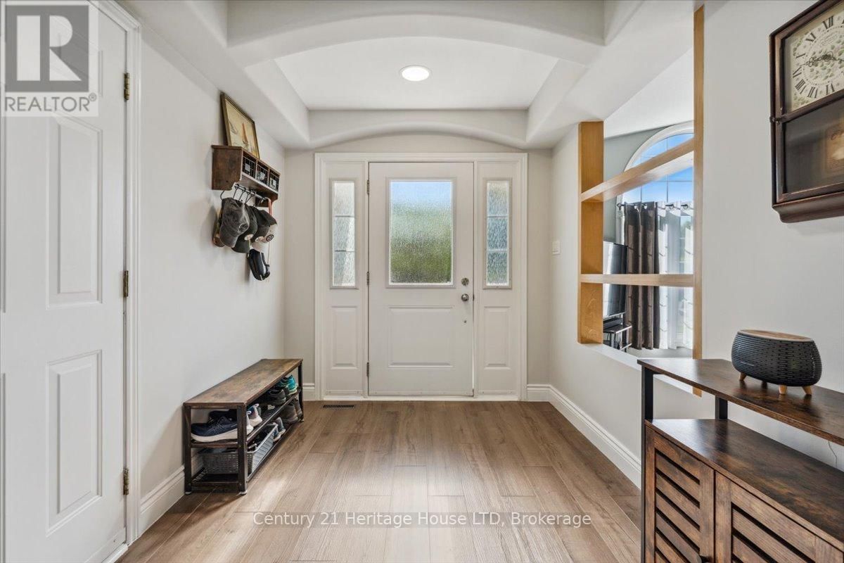 253 ST LAWRENCE DRIVE Image 3