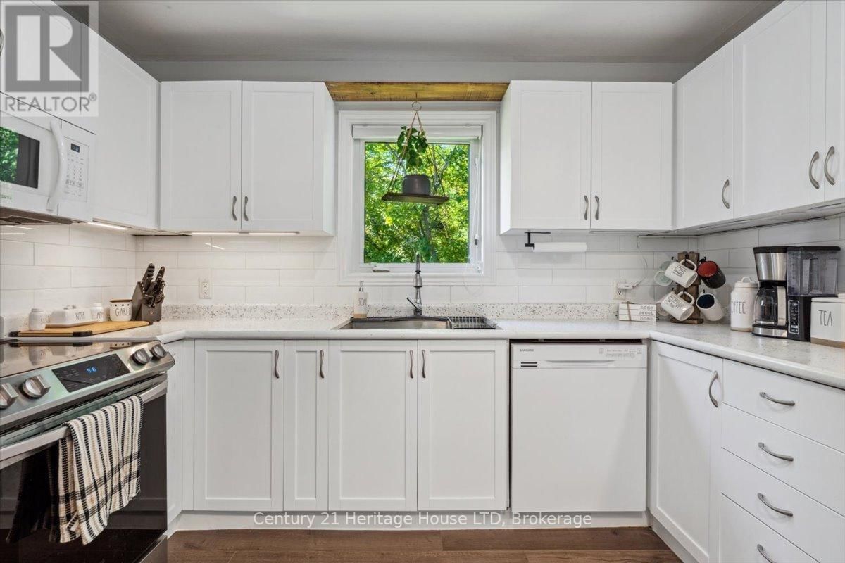 253 ST LAWRENCE DRIVE Image 7