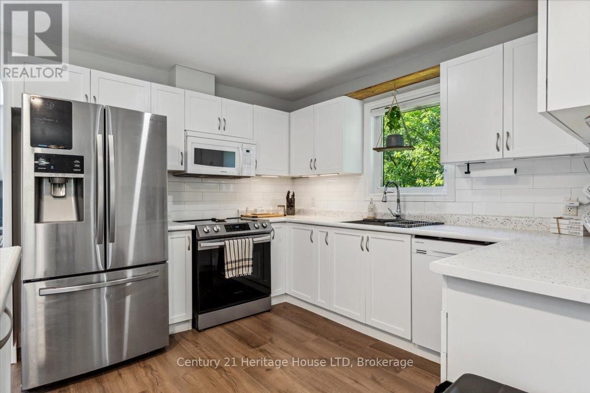 253 ST LAWRENCE DRIVE Image 8