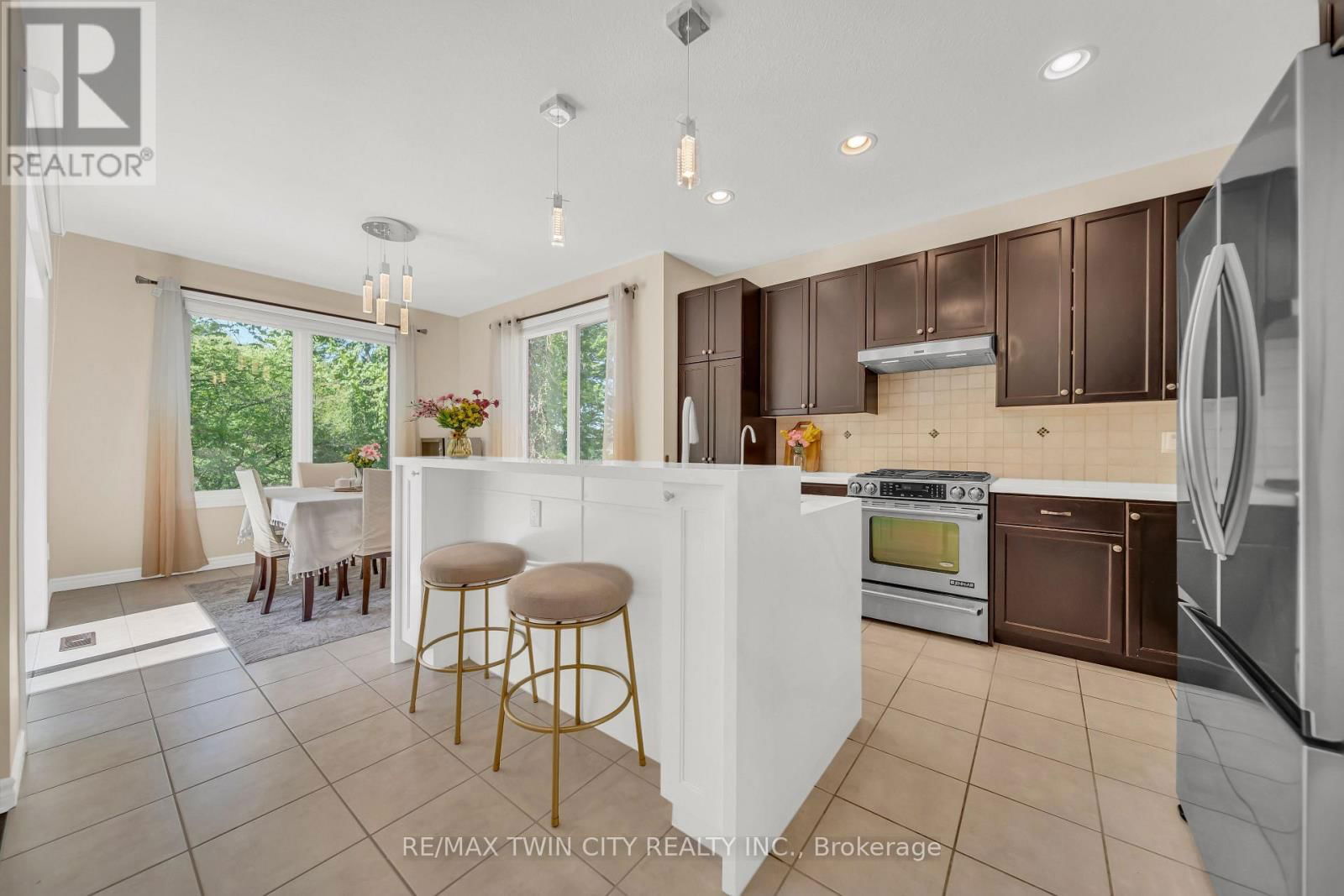 437 ZELLER DRIVE Image 11