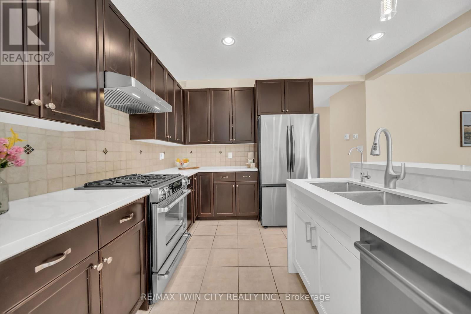 437 ZELLER DRIVE Image 13